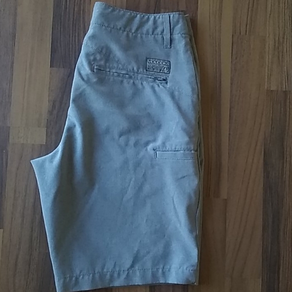 VOLCOM SHORTS - Picture 4 of 9